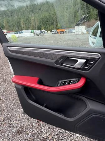 2018 Porsche Macan Turbo - Image 11 of 16
