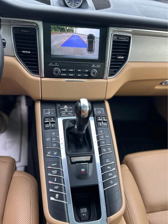 2018 Porsche Macan Turbo - Image 8 of 11