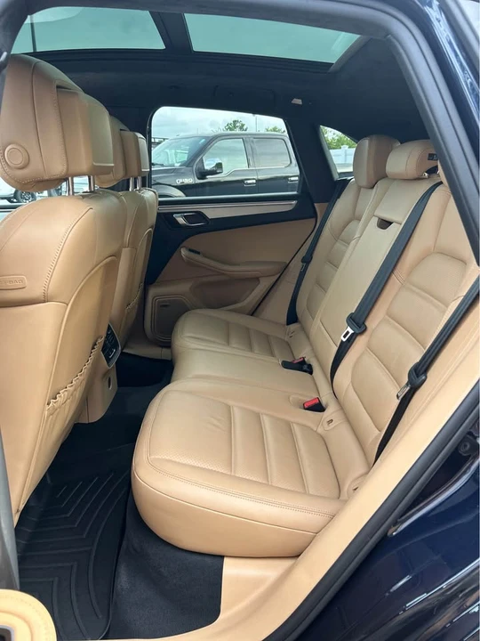 2018 Porsche Macan Turbo - Image 9 of 11