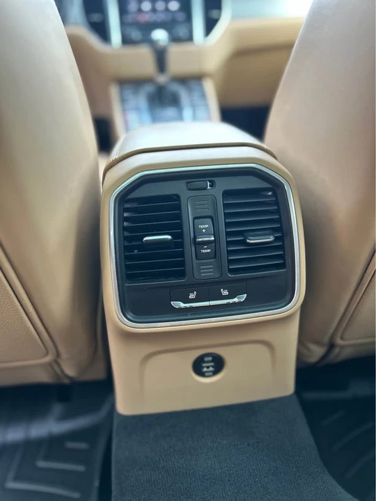 2018 Porsche Macan Turbo - Image 10 of 11