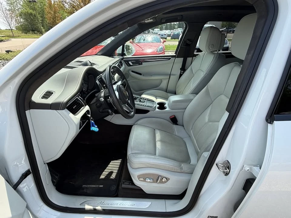 2018 Porsche Macan Turbo - Image 6 of 9