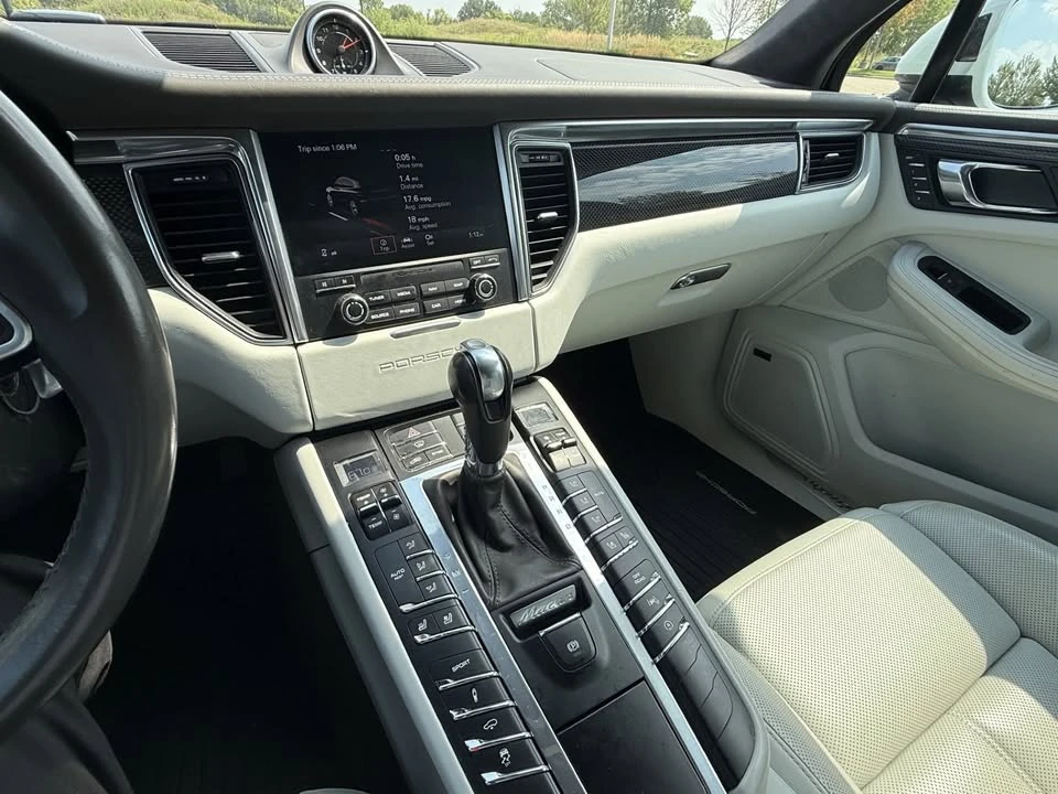 2018 Porsche Macan Turbo - Image 7 of 9