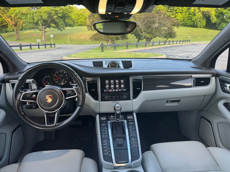 2018 Porsche Macan Turbo - Image 4 of 11