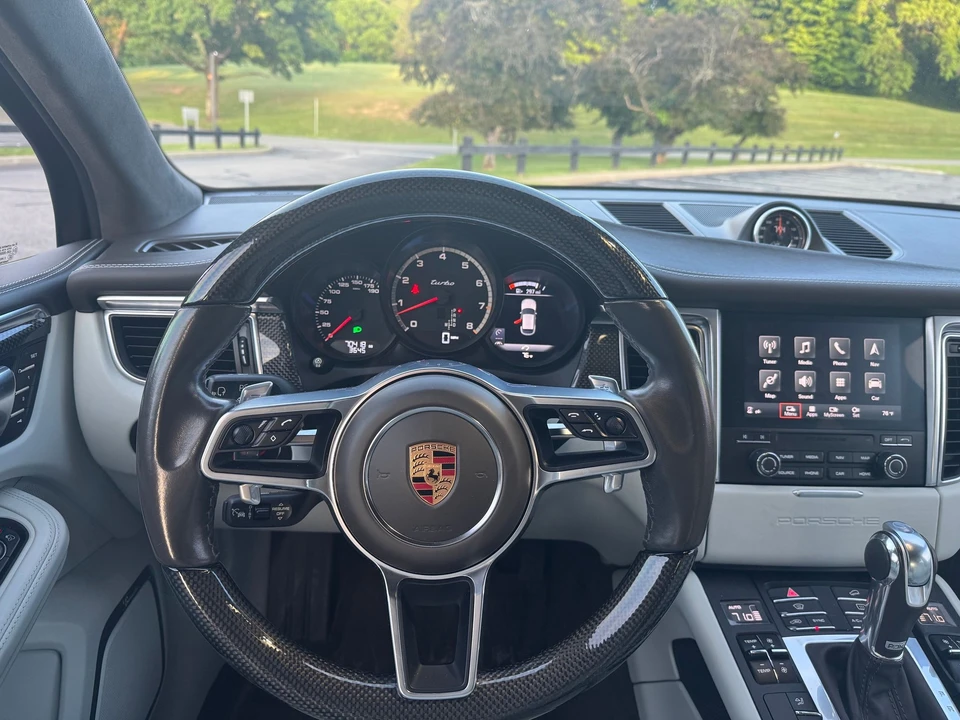 2018 Porsche Macan Turbo - Image 5 of 11