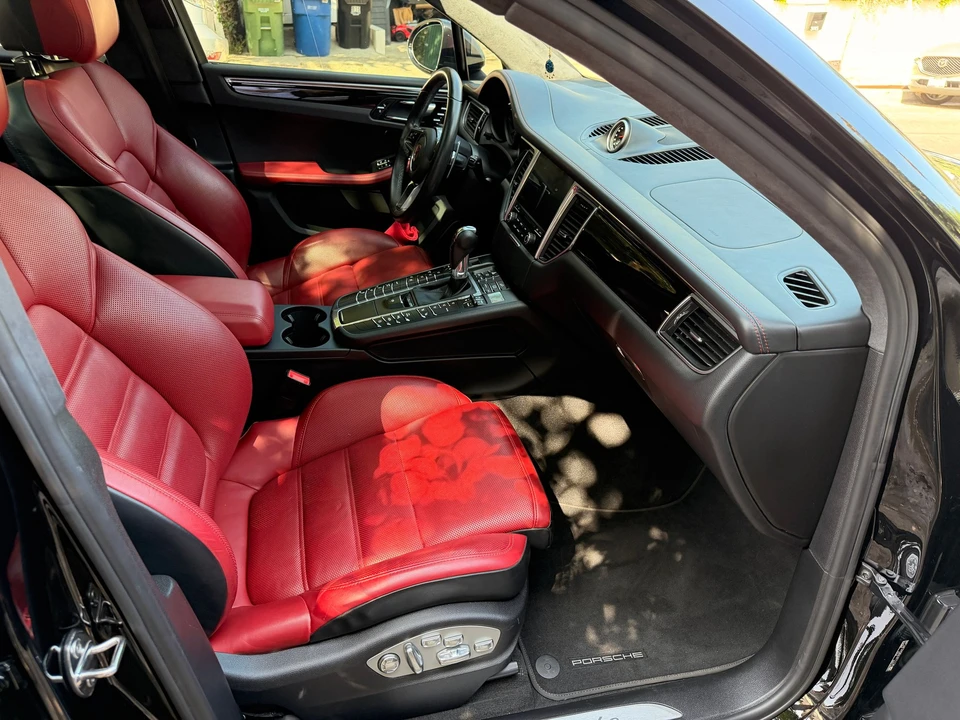 2018 Porsche Macan Turbo - Image 11 of 19