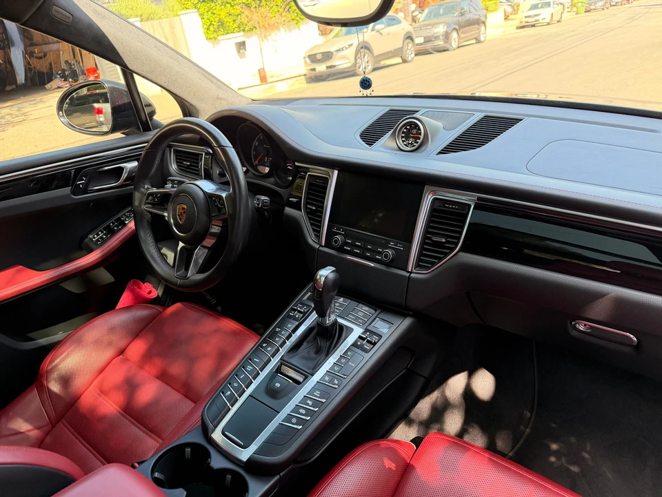 2018 Porsche Macan Turbo - Image 9 of 19