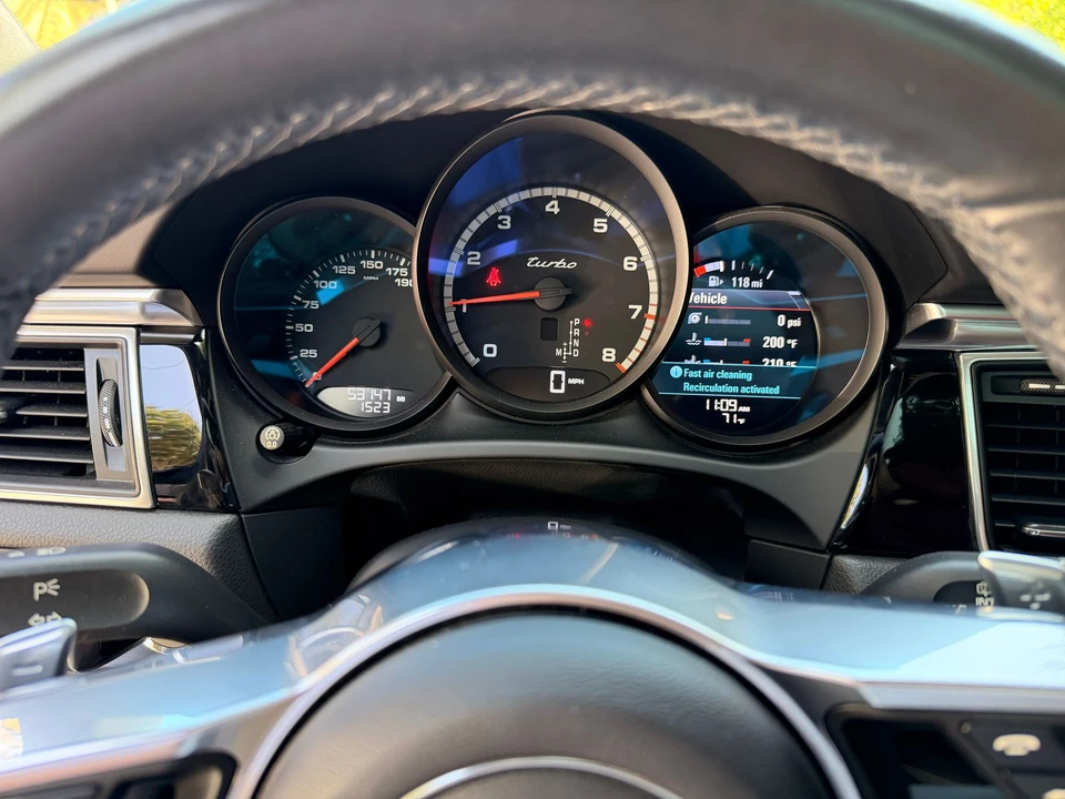 2018 Porsche Macan Turbo - Image 17 of 19
