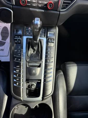 2018 Porsche Macan Turbo - Image 11 of 21