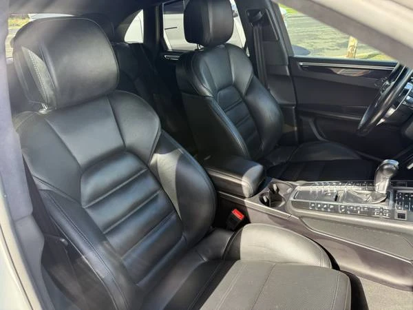 2018 Porsche Macan Turbo - Image 18 of 21