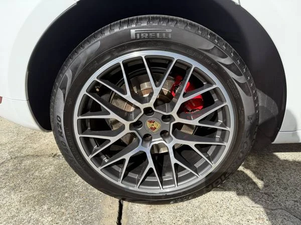 2018 Porsche Macan Turbo - Image 20 of 21