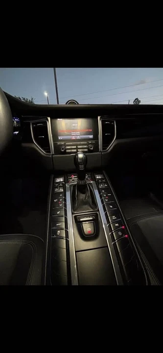 2018 Porsche Macan Turbo - Image 9 of 10