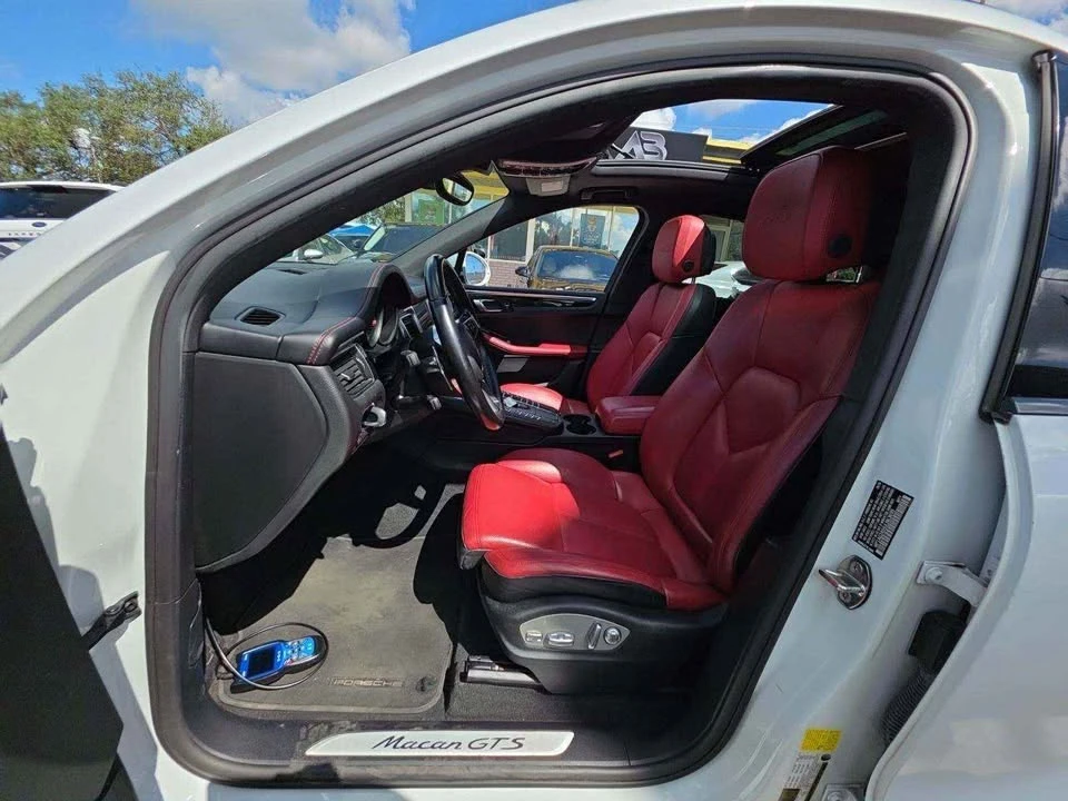 2018 Porsche Macan Turbo - Image 6 of 11