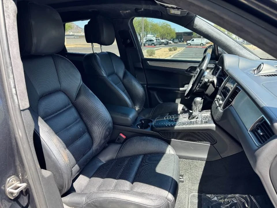 2018 Porsche Macan Turbo - Image 11 of 16