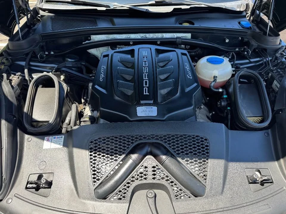 2018 Porsche Macan Turbo - Image 13 of 16