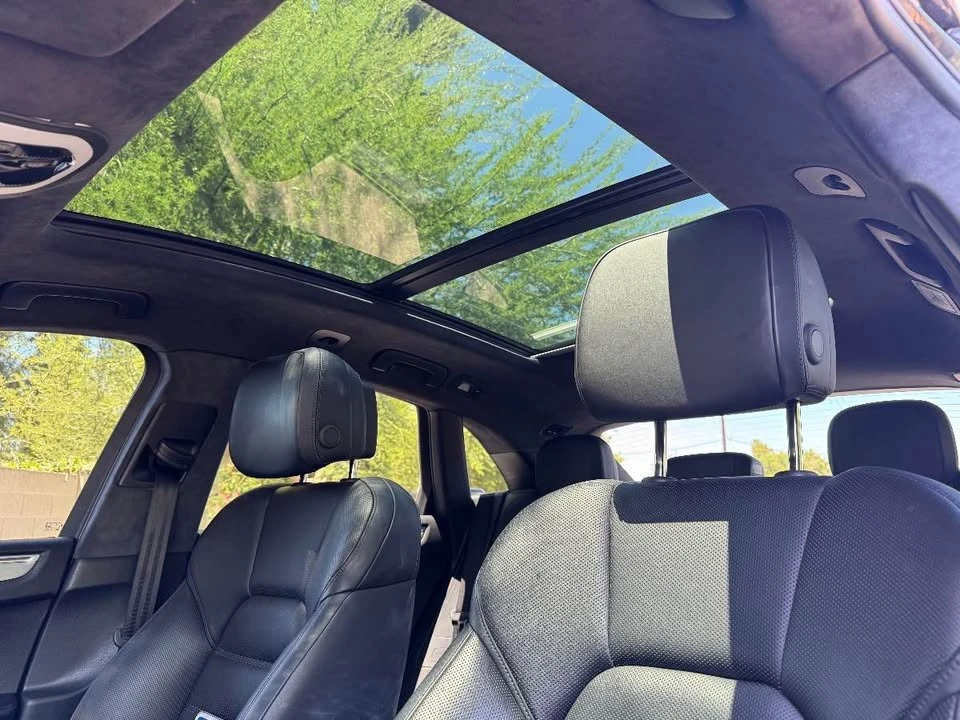 2018 Porsche Macan Turbo - Image 9 of 16