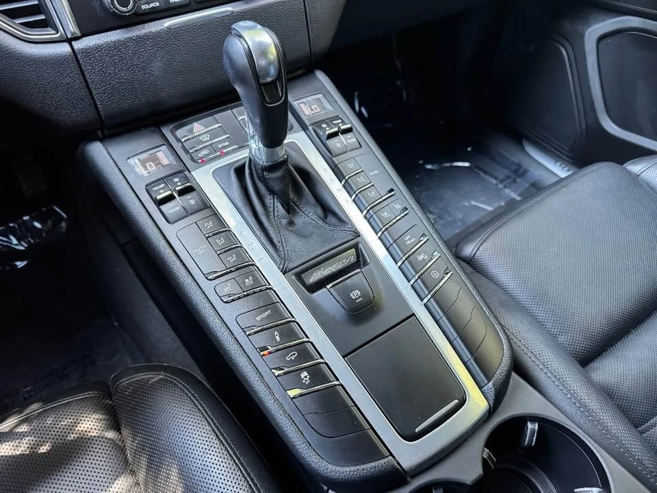 2018 Porsche Macan Turbo - Image 7 of 16