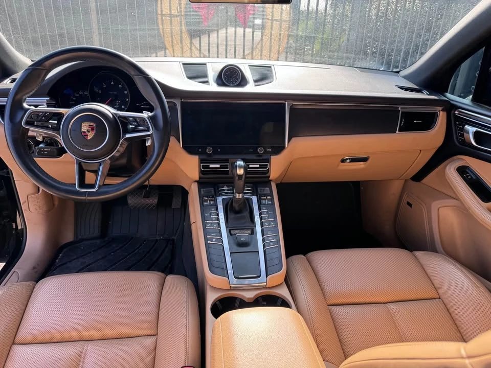 2018 Porsche Macan Turbo - Image 7 of 9