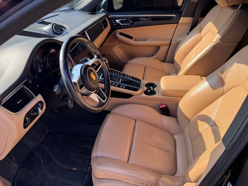 2018 Porsche Macan Turbo - Image 8 of 9