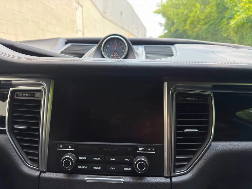 2018 Porsche Macan Turbo - Image 18 of 20
