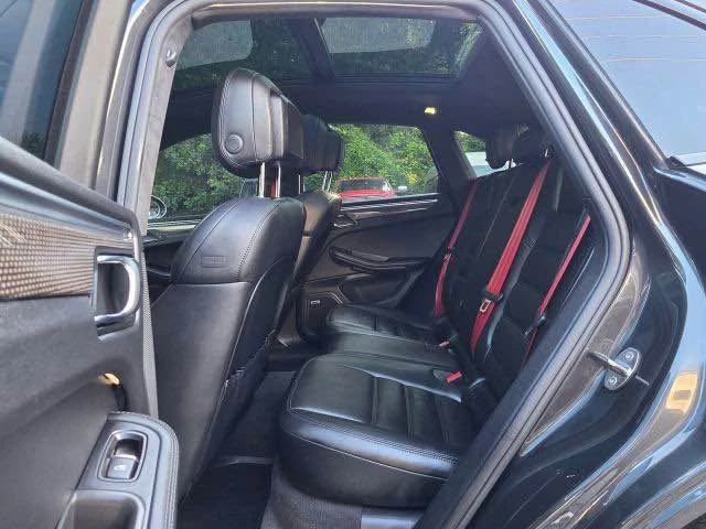 2018 Porsche Macan Turbo - Image 12 of 19