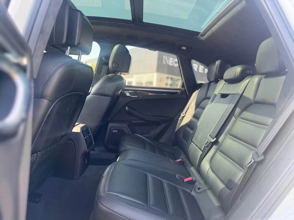 2018 Porsche Macan Turbo - Image 10 of 15