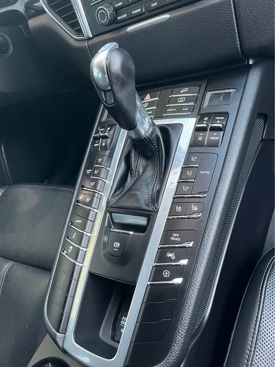 2018 Porsche Macan Turbo - Image 6 of 10