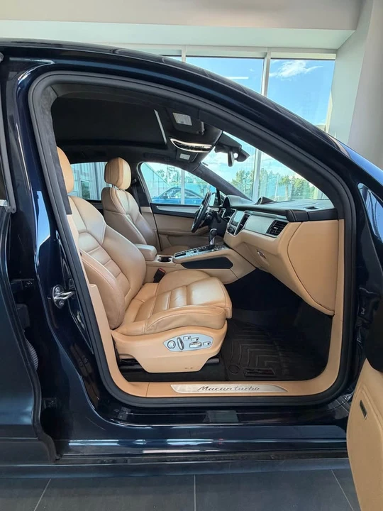 2018 Porsche Macan Turbo - Image 14 of 15