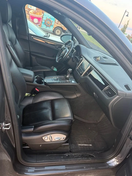 2018 Porsche Macan Turbo - Image 7 of 10