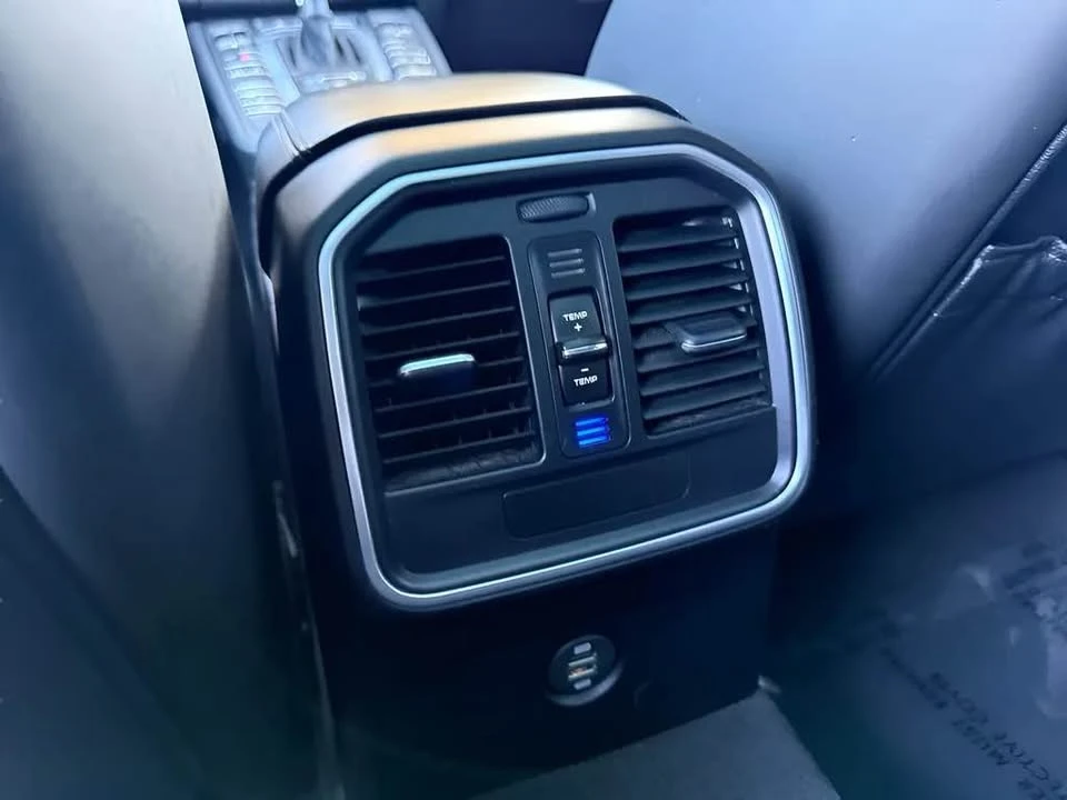 2018 Porsche Macan Turbo - Image 16 of 19