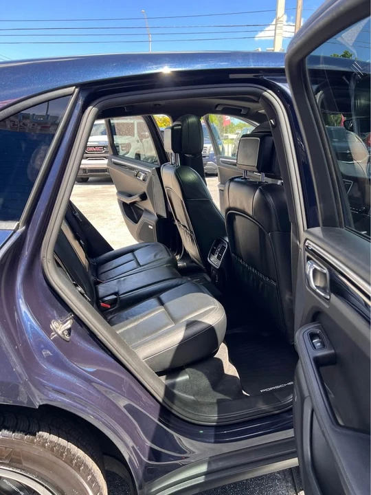 2018 Porsche Macan Turbo - Image 14 of 19
