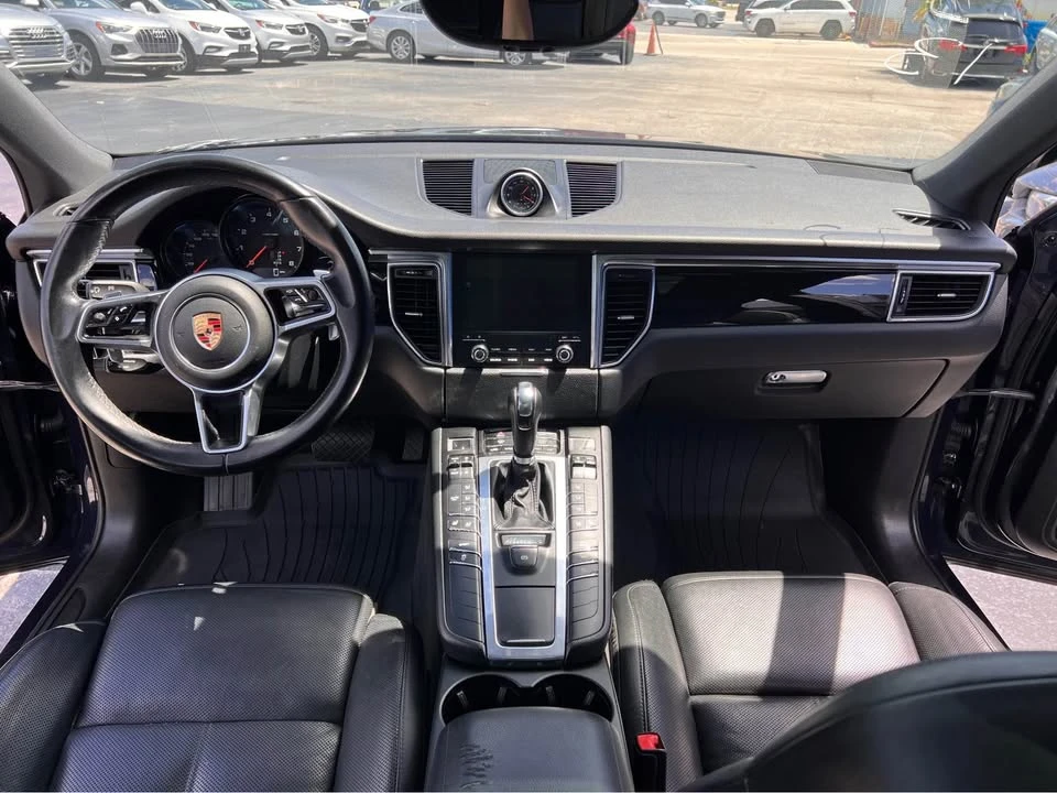 2018 Porsche Macan Turbo - Image 18 of 19