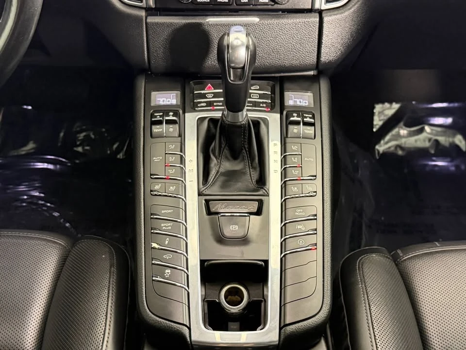 2018 Porsche Macan Turbo - Image 15 of 20