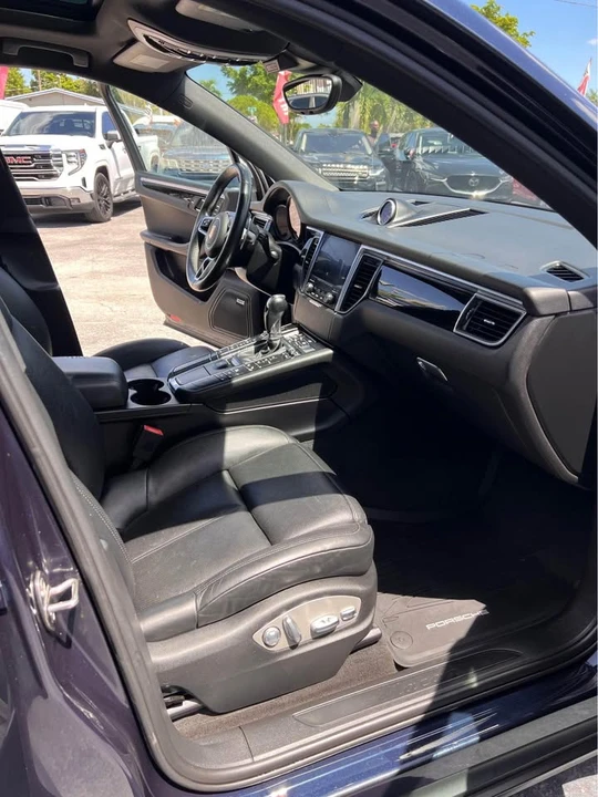 2018 Porsche Macan Turbo - Image 15 of 19