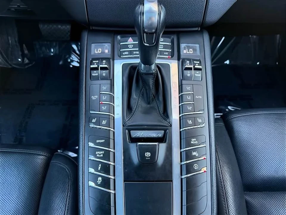 2018 Porsche Macan Turbo - Image 14 of 19