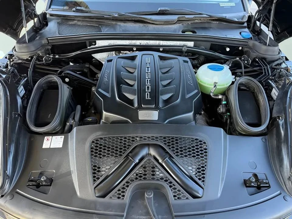 2018 Porsche Macan Turbo - Image 18 of 19