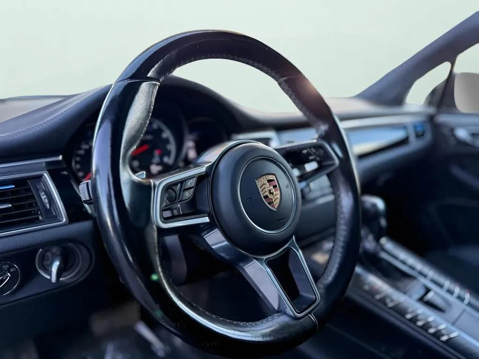 2018 Porsche Macan Turbo - Image 11 of 19