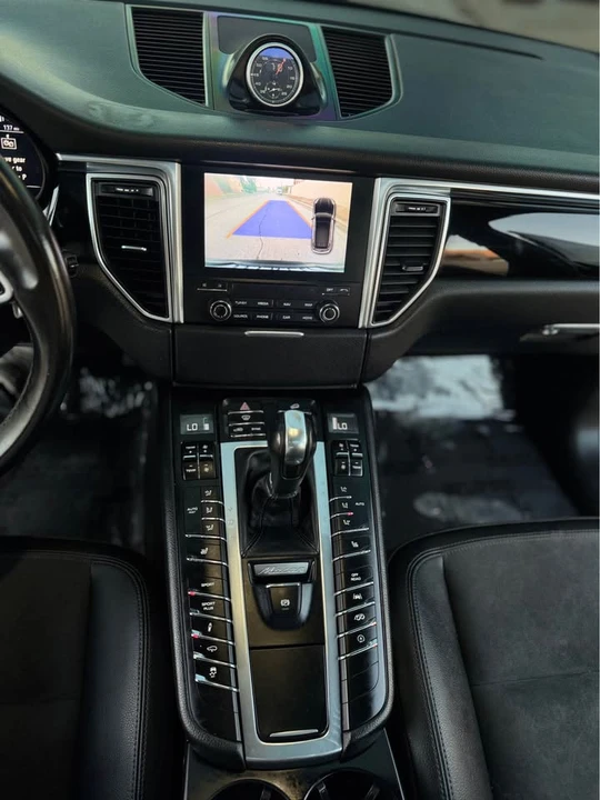 2018 Porsche Macan Turbo - Image 11 of 18