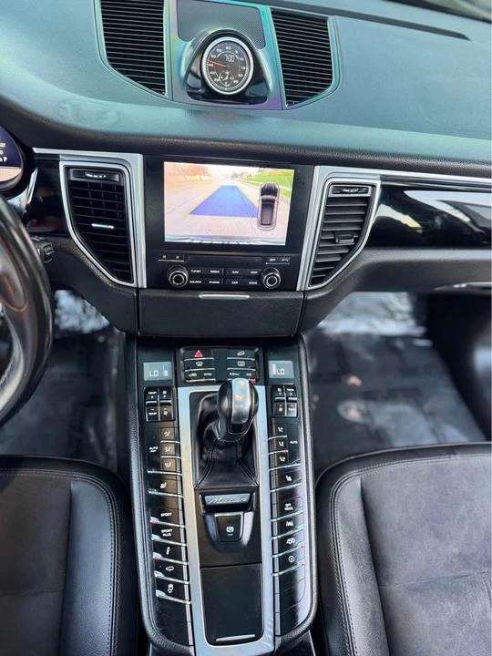 2018 Porsche Macan Turbo - Image 12 of 18