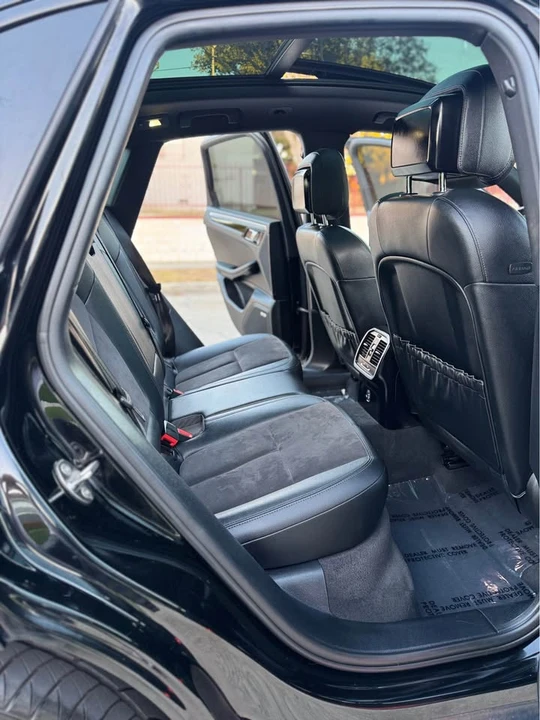 2018 Porsche Macan Turbo - Image 9 of 18
