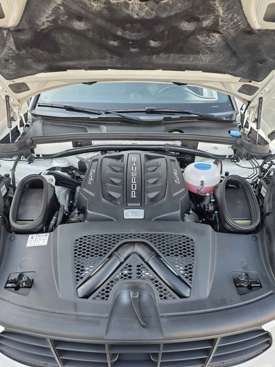 2018 Porsche Macan Turbo - Image 11 of 17
