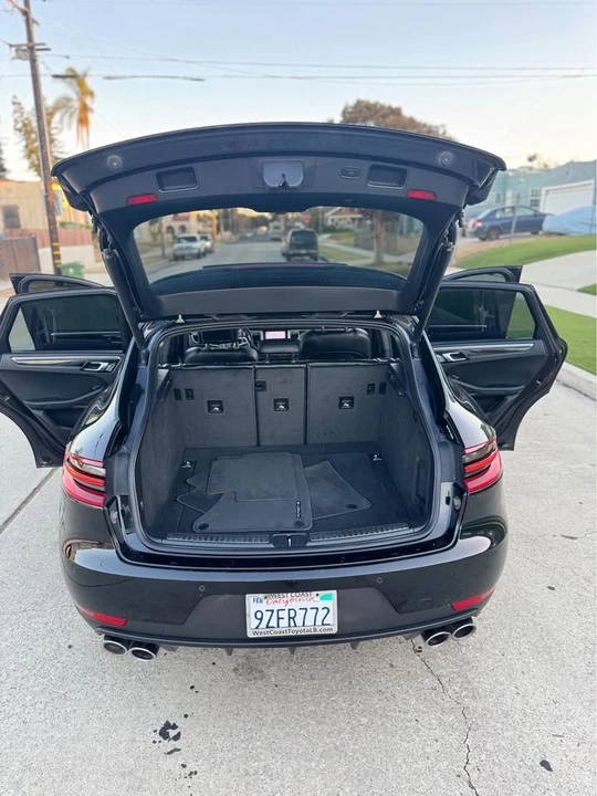 2018 Porsche Macan Turbo - Image 16 of 18