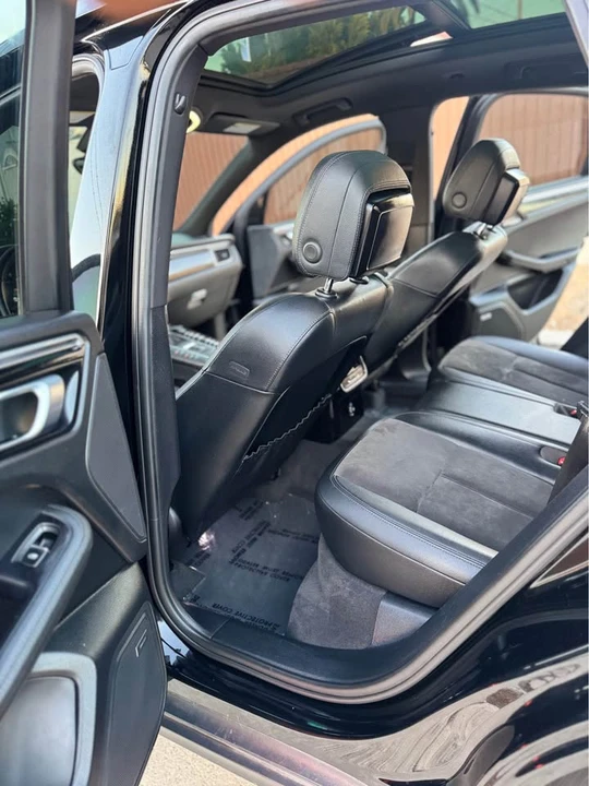 2018 Porsche Macan Turbo - Image 9 of 18