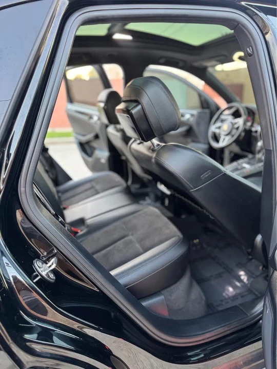 2018 Porsche Macan Turbo - Image 10 of 20