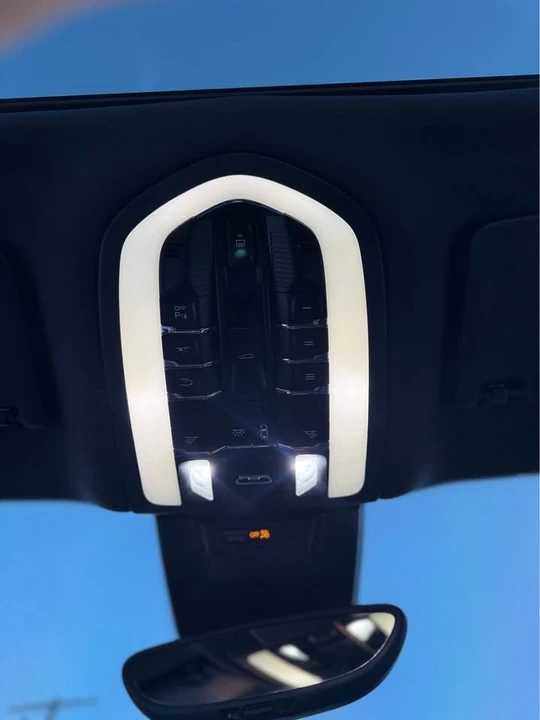 2018 Porsche Macan Turbo - Image 13 of 18