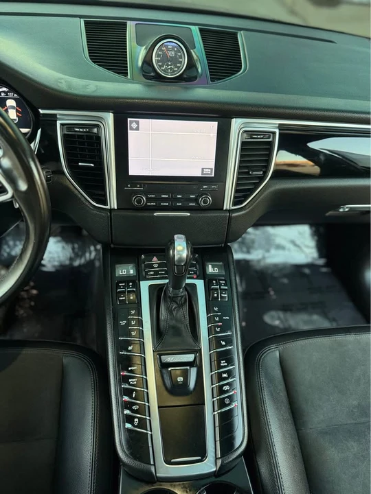 2018 Porsche Macan Turbo - Image 14 of 20