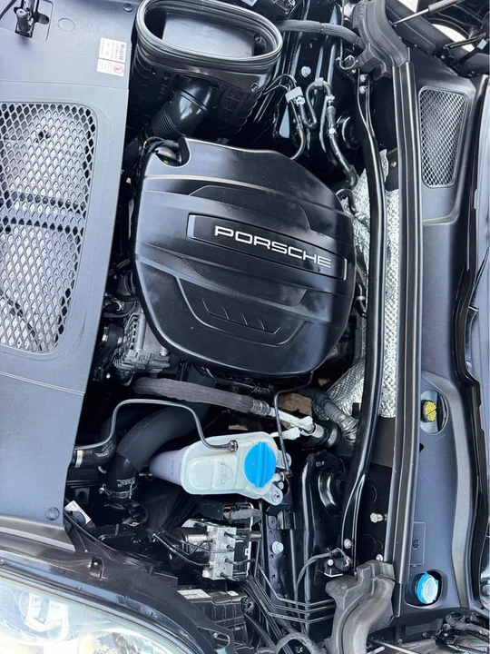 2018 Porsche Macan Turbo - Image 16 of 20