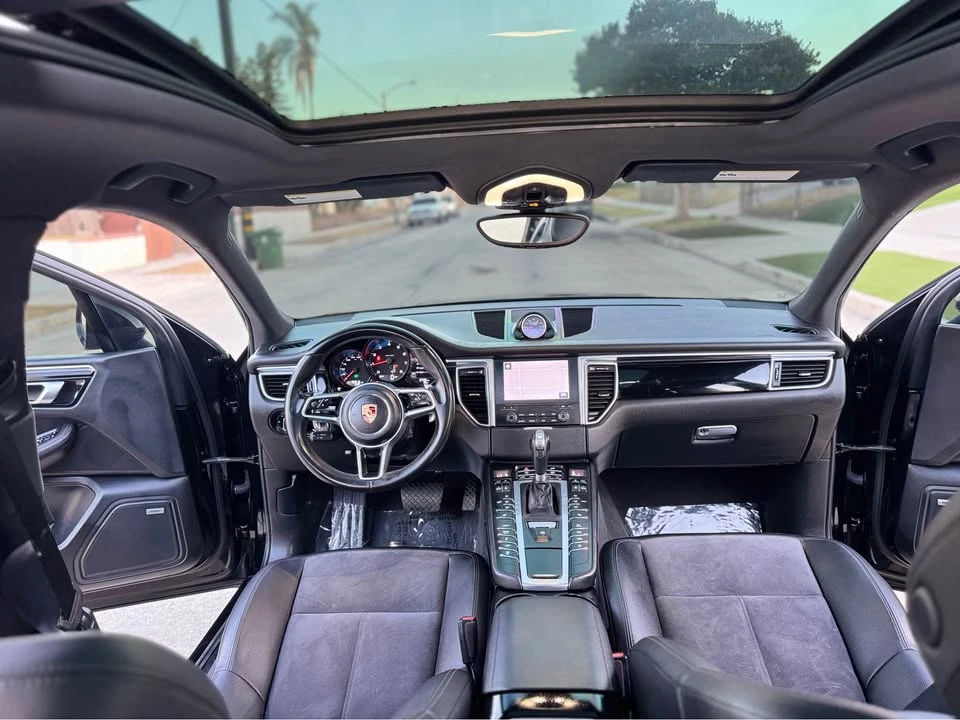 2018 Porsche Macan Turbo - Image 17 of 19