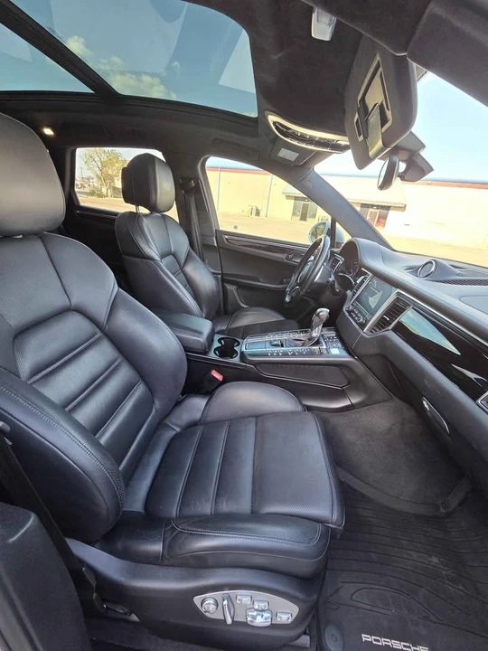 2018 Porsche Macan Turbo - Image 15 of 17