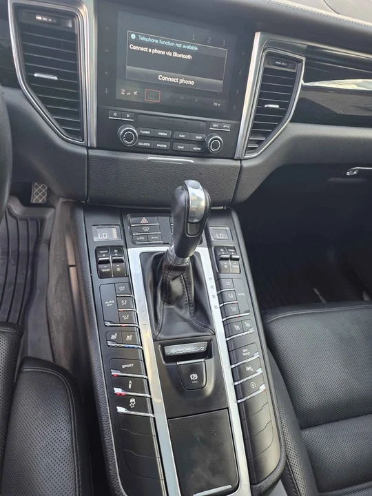 2018 Porsche Macan Turbo - Image 14 of 17