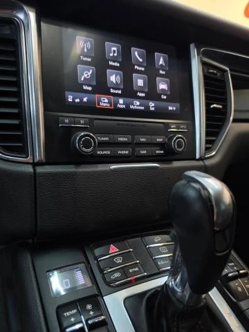 2018 Porsche Macan Turbo - Image 26 of 31